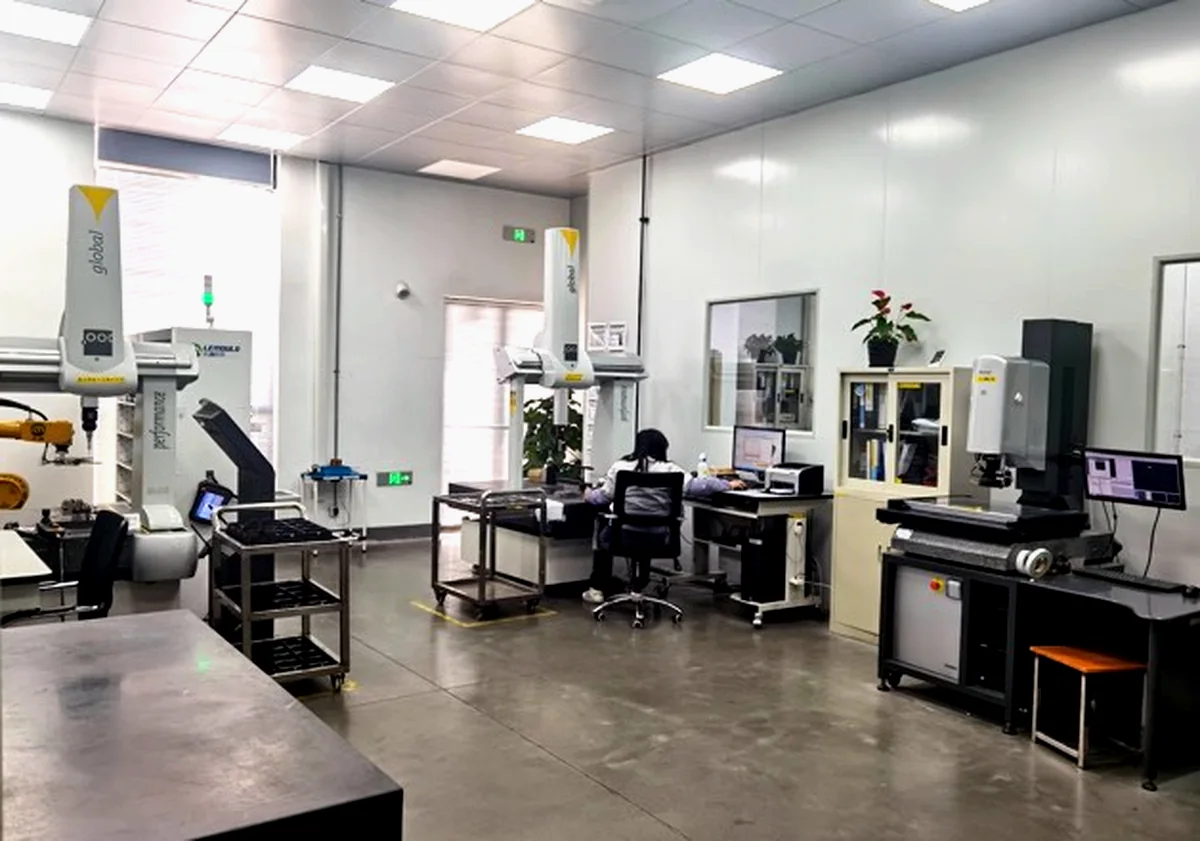 PLAM 3D CMM bridge machines in the metrology lab
